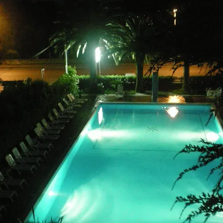Seven 3*